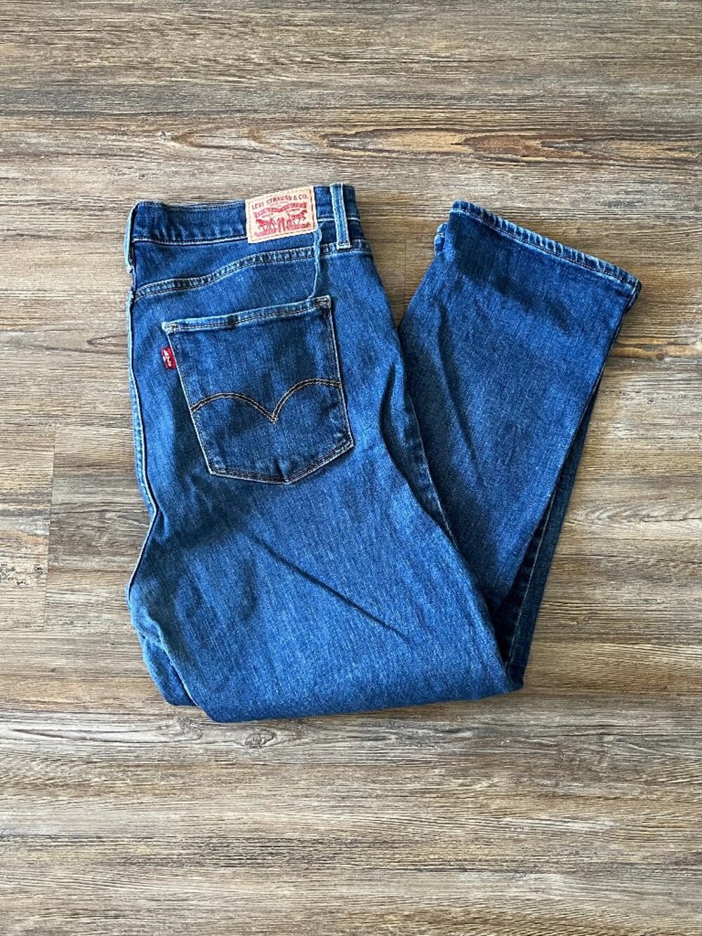 Levi's 724 Straight Crop Distressed Jeans -Women's Size 34x25 -High Rise Waist